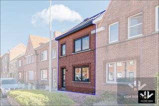 Volledig gerenoveerde en instapklare woning met gezellige stadstuinTroeven: * Toplocatie: gelegen in Runkst, tussen grote en kleine ring * Vlot...