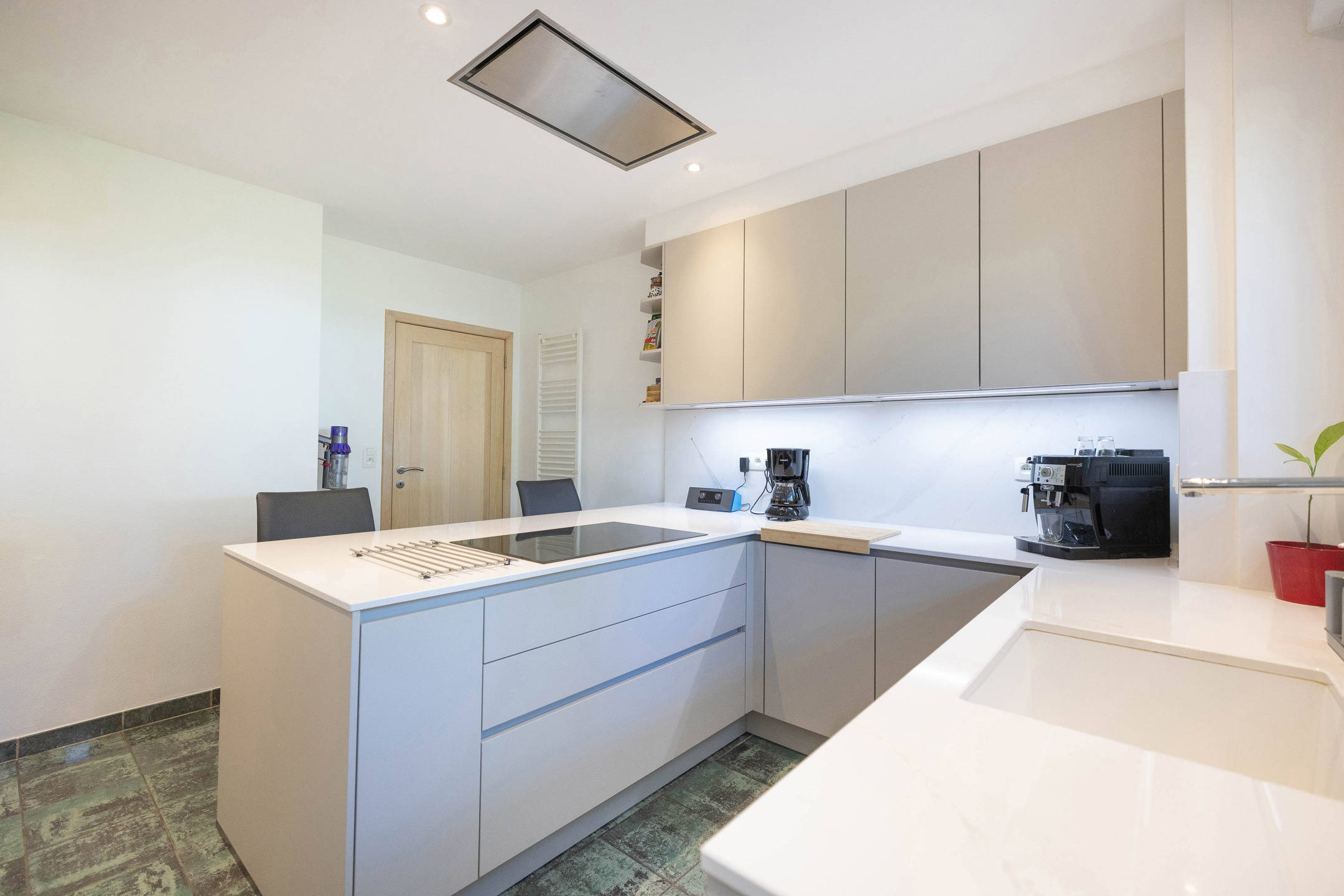 Mooie volumes en grote tuin, een zeldzaamheid in de stad - foto 5