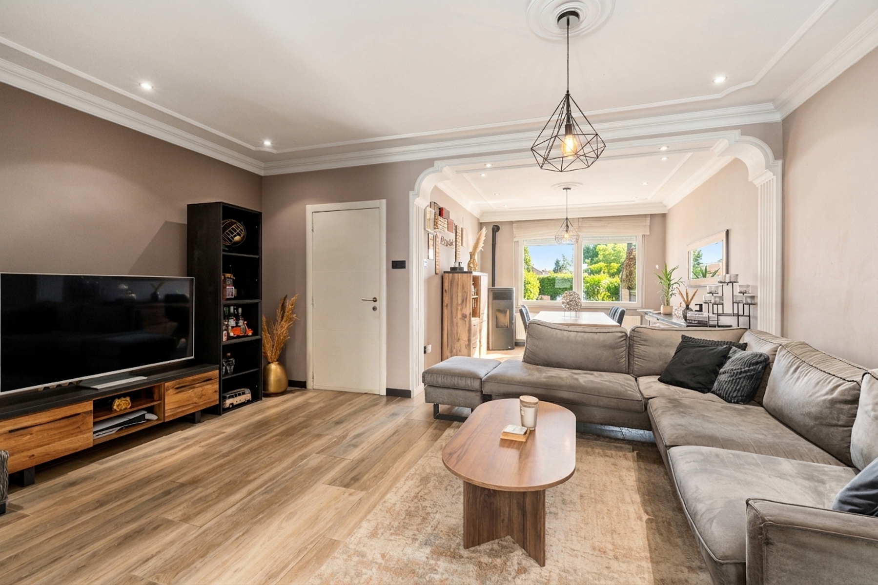 Prachtige gerenoveerde woning met 3 slaapkamers en grote tuin - foto 4
