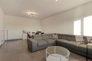 Instapklaar hoekappartement met zuid terras en garagebox op gunstige locatie Dit instapklare appartement is gunstig gelegen op aan de Acht Eeuwenlaan...