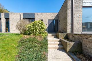 Welkom op een unieke locatie bovenop de iconische Koppenberg, waar deze villa je verwelkomt met een ongelooflijk verzicht over de uitgestrekte...