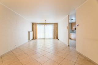 Zwevegem: Ruim appartement te koop met 3 slaapkamers, voor- en achterterras en autostaanplaatsDit goed onderhouden appartement biedt een comfortabele...