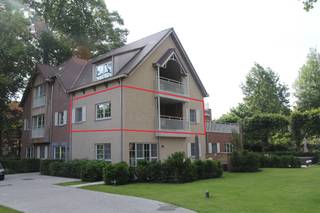 Luxueus afgewerkt appartement met lift op de eerste verdieping met 1 slaapkamer, mooi terras dat uitkijkt op parktuin en 1...