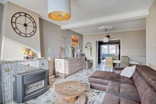 Située dans une rue calme à proximité immédiate du centre de Tongres, cette maison de ville située dans la Tongershuisstraat constitue une...