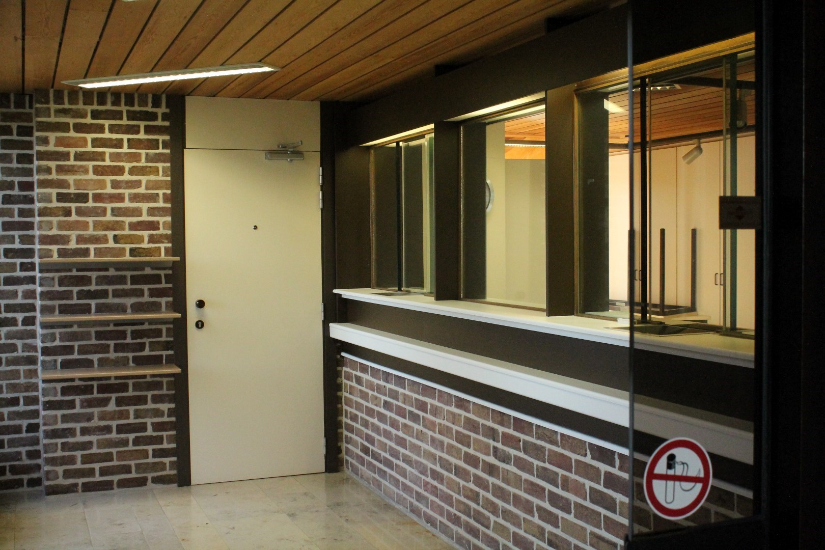 Commerciële ruimte van 134 m² met bijhorende parkingplaatsen - foto 5