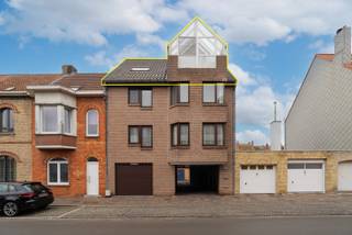 Ontdek dit charmante 1-slaapkamer appartement gelegen op de derde verdieping in de Onze Lieve Vrouwstraat te Nieuwpoort-Stad. Gelegen in...