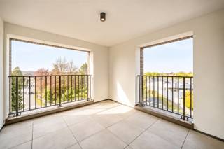 <p>Laatste 6 appartementen! Dit modern nieuwbouwproject ROOTS is rustig gelegen met zicht op groen, op wandelafstand van het station en het CENTRUM. Aangename terrassen en/of tuinen, lichtrijke leefruimtes met open geïnstalleerde keukens, volledige afwerking, en zo goed als opleverklaar. Ondergrondse parkeerplaatsen en bergingen. Bijna-energieneutraal (max E30): vloerverwarming voorzien. Wenst u het modelappartement te bezichtigen: guido@immobeguin.be</p>