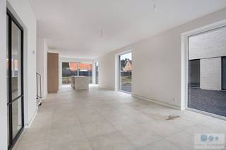 In een residentiële verkaveling te Laakdal, bevindt zich dit energiezuinig nieuwbouwproject bestaande uit 4 halfopen bebouwingen met modern...