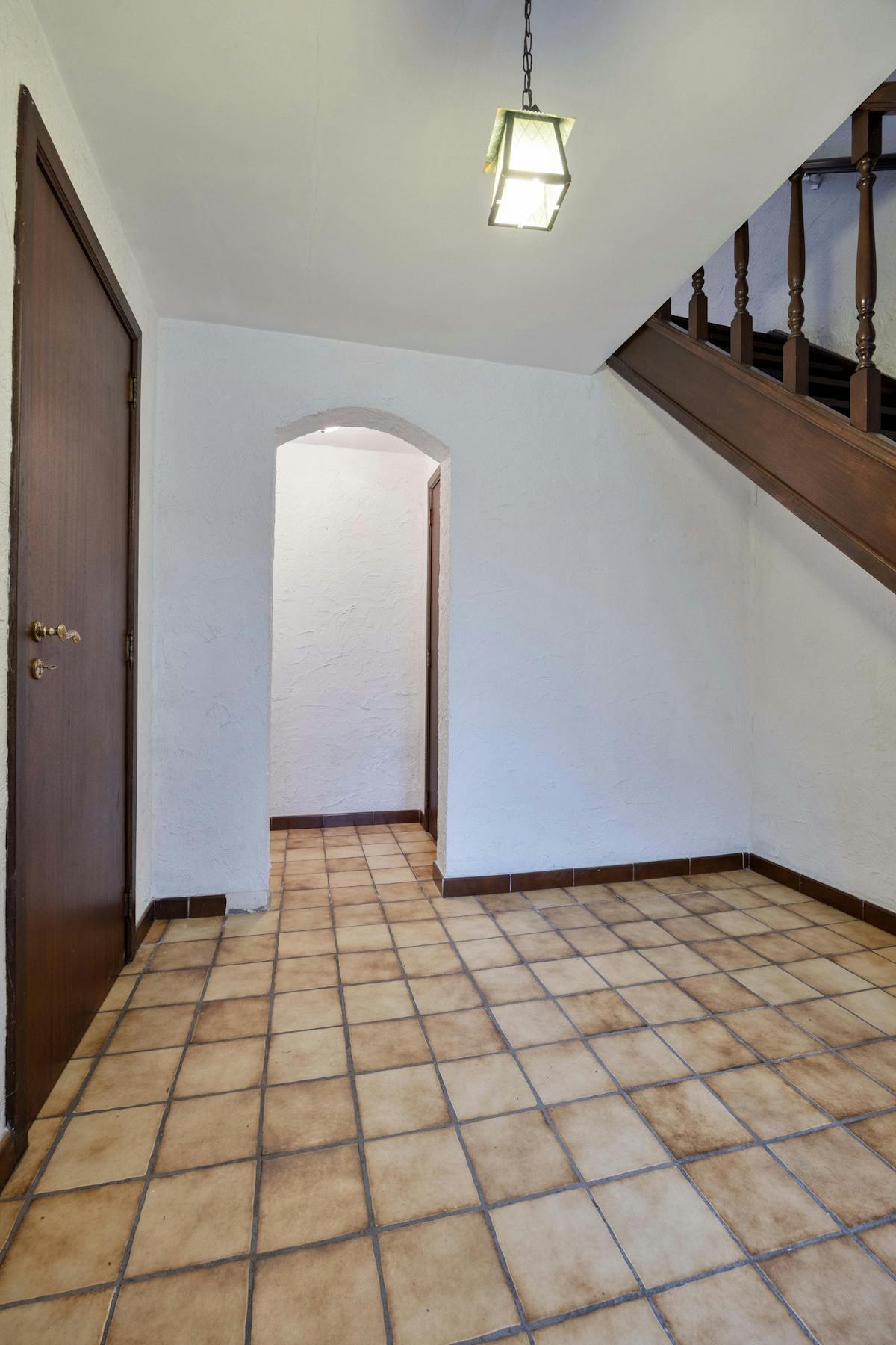 Op te frissen gezinswoning met inpandige garage en tuin op toplocatie in Strombeek! - foto 3