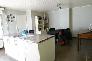 <p><span>TOPPER! </span></p><p><span> </span></p><p><span>Goed gelegen ruime woning in centrum van Oudenaarde, nabij scholen, winkels, station.</span></p><p><span>De woning bestaat uit: op het gelijkvloers een inkomhal, grote leefruimte met open keuken met kookeiland, wasplaats, berging en apart toilet.</span></p><p><span>Op de eerste verdieping zijn er drie slaapkamers en een badkamer met dubbele lavabo, ligbad en toilet.</span></p><p><span>Ruime zolder met vaste trap.</span></p><p><span>Twee kelders.</span></p><p><span>Mooie zonnige tuin met terras.</span></p><p><span>Zeker uw bezoekje waard!!</span></p><p><span> </span></p><p><span>Contacteer Anouk Libert van Pattymo anouk@pattymo.be 0476/63.56.28</span></p>