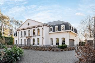 Voor deze knappe eigendom klinken superlatieven te bescheiden. Het is werkelijk indrukwekkend, fenomenaal, magnifiek! Voor wie houdt van...