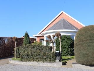 Deze ruime en zeer lichtrijke woning combineert comfort, een praktische indeling en een rustige ligging met uitstekende bereikbaarheid.Op korte...