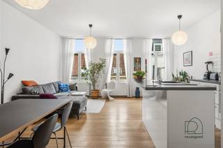 Karaktervol appartement met 2 slaapkamers in AntwerpenOntdek dit karaktervolle mooi onderhouden appartement in het hart van de bruisende Seefhoek in...