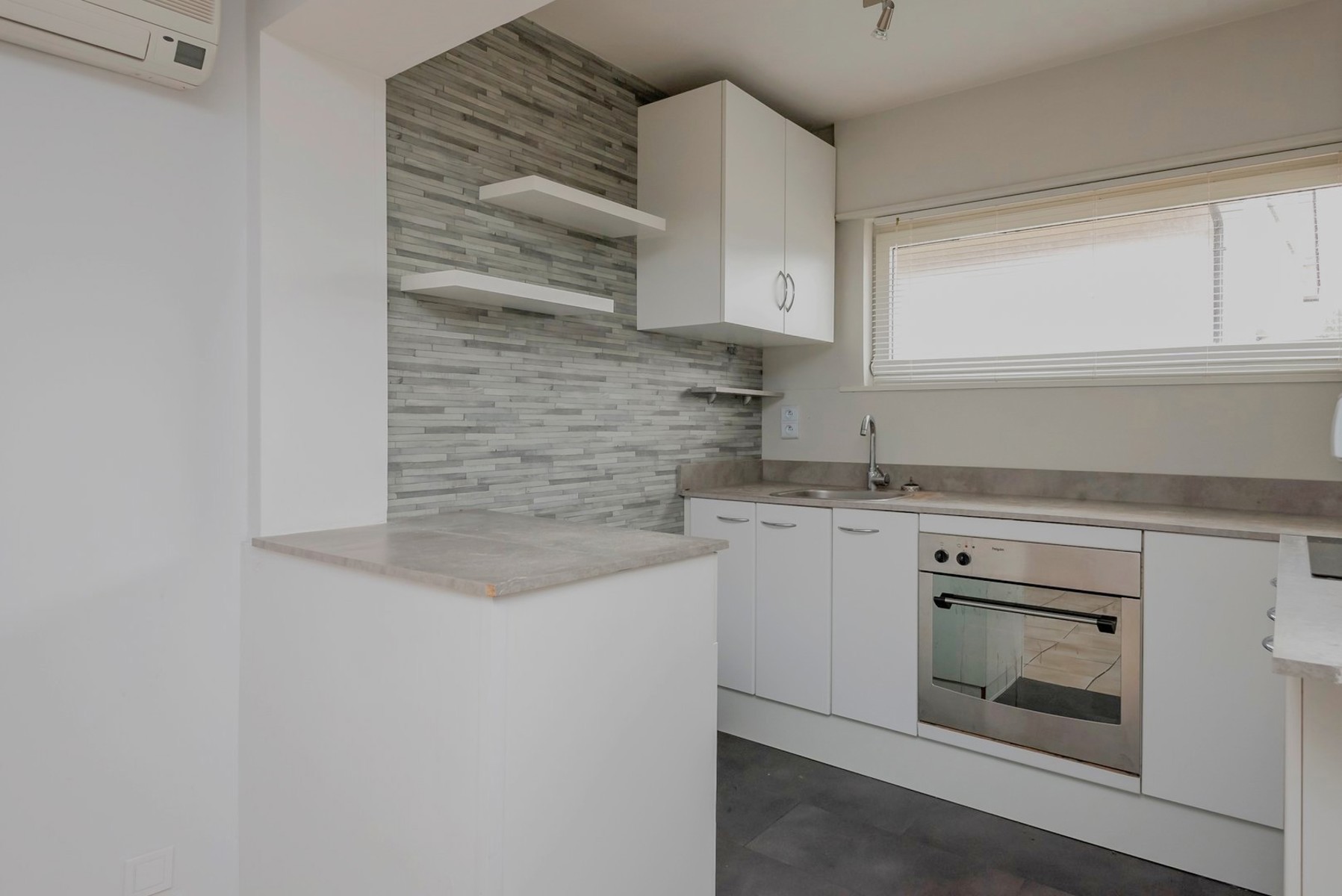 Te renoveren woning op een leuke locatie in Sint-Job - foto 4