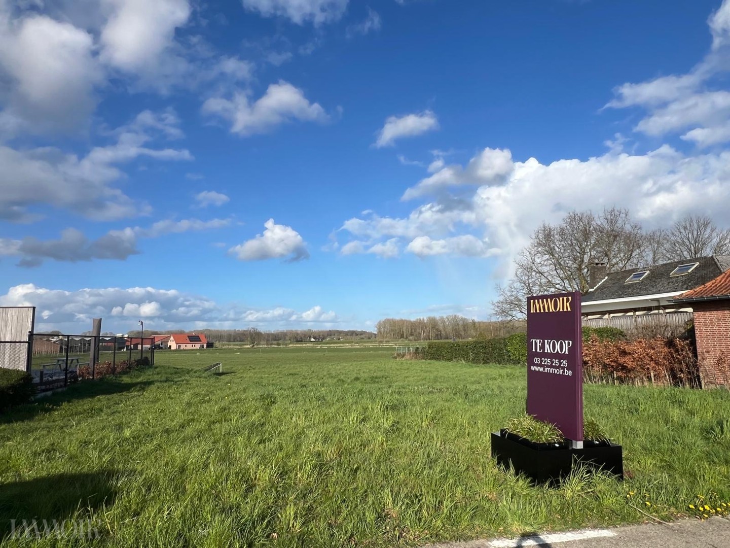 Bouwgrond van 1.034 m² met uitzonderlijke breedte en weids uitzicht. - foto 3