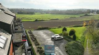 Loué ! Situé au 3ème étage avec ascenseur d'une résidence récente à deux pas du centre. Lumineux appartement 2 chambres avec magnifique...