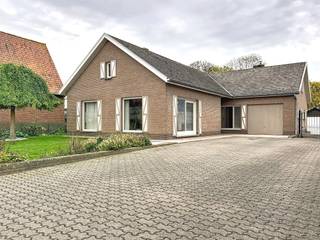 Charmante alleenstaande woning met weide en paddock op 4779m² in het rustige Madonna.Deze woning, volledig op het gelijkvloers, is praktisch en...