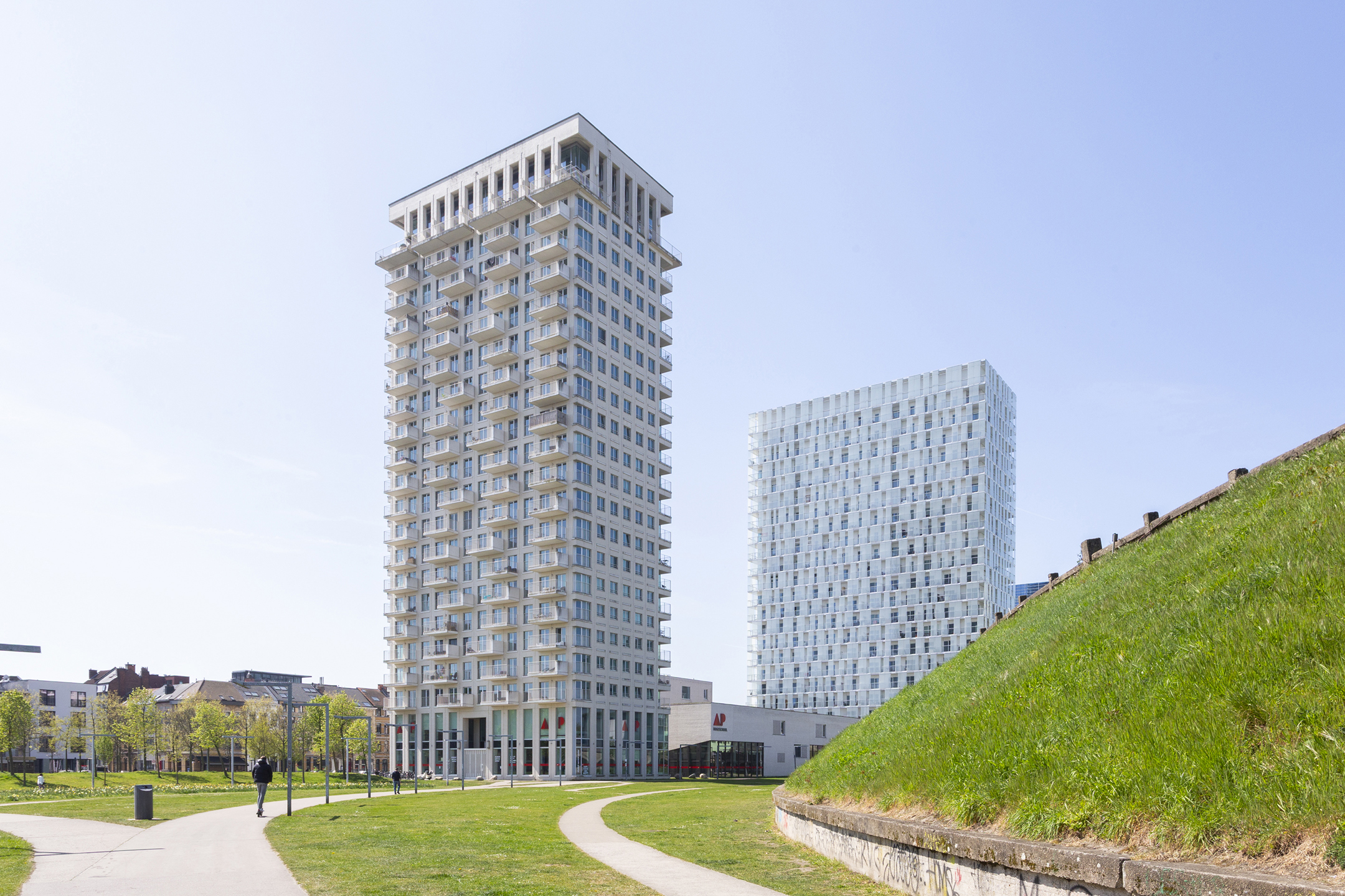 Lichtrijk appartement met prachtig zicht in de Lichttoren van Antwerpen - foto 1