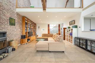 Langgevelhoeve op ca. 3593m² vlak bij het dorp van Schilde met zicht op weilanden. Deze unieke hoeve is gebouwd in ca. 1880.  In de jaren '70 werd...