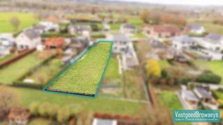 Ontdek deze halfopen bebouwing waar de hoofdfunctie wonen is, maar waar tegelijk ruimte is voor een nevenactiviteit zoals een vrij beroep.Op het...