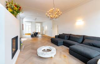Luxueus en recent gerenoveerd 3 slaapkamer appartement ca. 220m² met prachtig terras ca. 25m² op toplocatie nabij het oude justitiepaleis in...