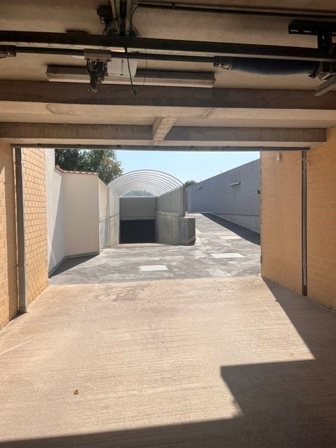 Gesloten garagebox. Gemakkelijk in te rijden. - foto 5