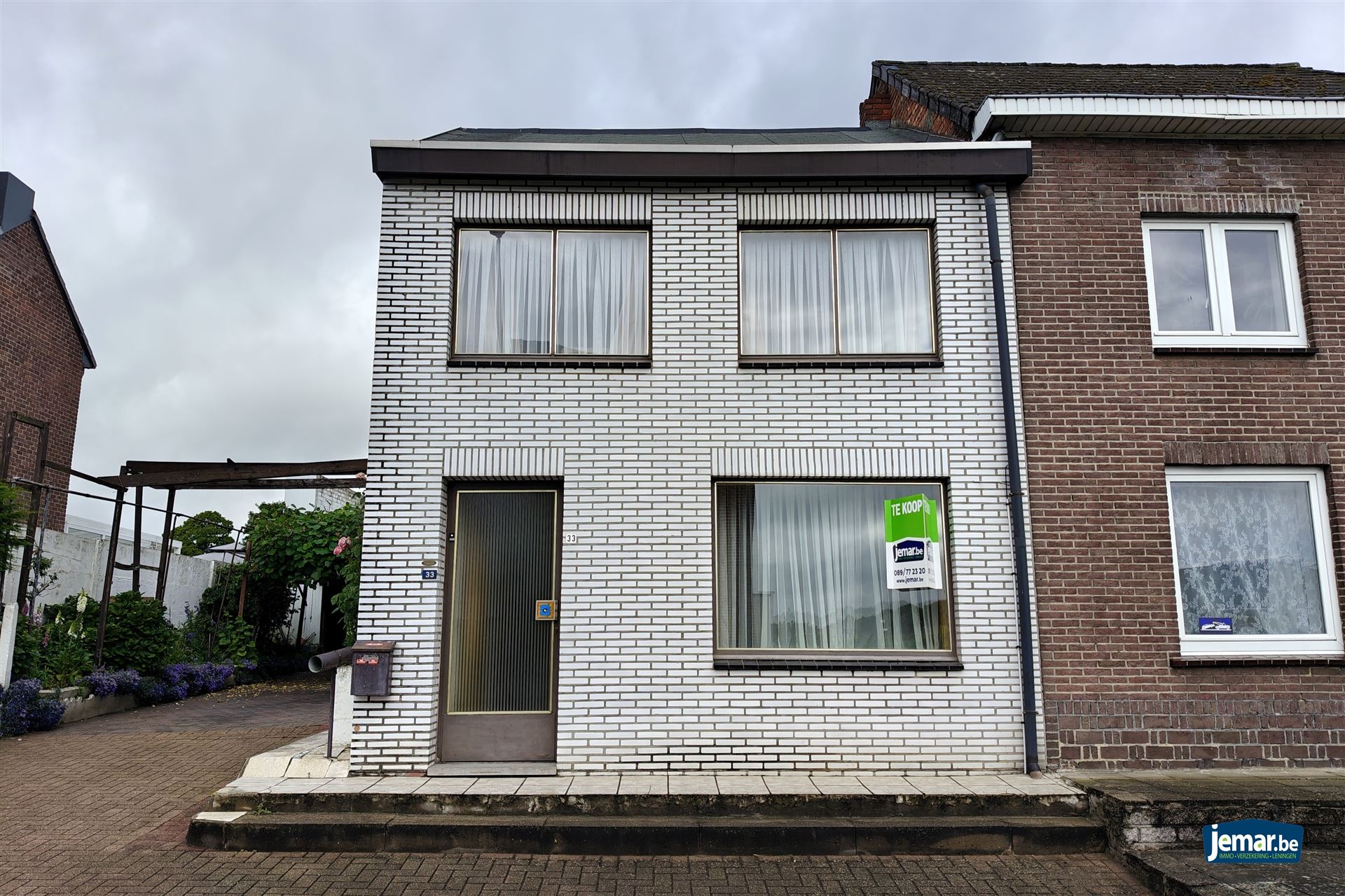 Op te frissen woning op zeer gunstige locatie nabij het centrum van Lanaken - foto 1