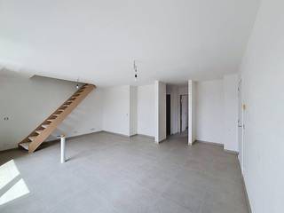This brand new apartment, located at Vennestraat 13 in Waregem, offers the best of modern living. Perfect for starters, singles or couples looking for comfort, sustainability and a central location.Layout:Open living space, guest toilet, storage room, kitchen, terrace, bedroom 1, bedroom 2, bathroom and storage.Extra benefits:Central location: Located in the Vennestraat, you will enjoy excellent accessibility and proximity to various facilities in Waregem.New construction: This apartment has its own solar panels and a heat pump for optimal energy efficiency.Screens and shutters already provided.Spacious terrace: Ideal for relaxing and enjoying the sun.Mandatory parking space to rent at €50, -/month..The quickest way to visit this property? Request your visit via the red button on our website (www.dewaele.com) and you will be contacted by our rental expert. Appointments cannot be made by phone. For other questions, you can contact us by phone at 055 60 56 05.