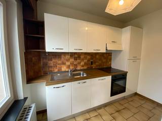 Voor meer info of bezoek bel 02/884.23.26 - Vlak bij het centrum van Ternat bevindt zich dit appartement met 2 slaapkamers, gelegen op de...