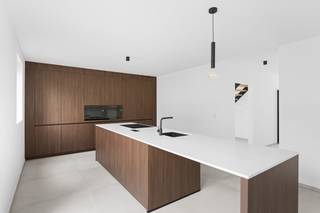 Wonen op topniveau: energiezuinige nieuwbouw met ruimte, zon en luxe in Sint-Katelijne-Waver!Ontdek deze prachtige halfopen nieuwbouwwoning (2025) -...