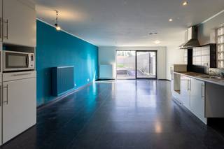 Deze instapklare eengezinswoning is gunstig gelegen op een centrale & rustige locatie in een residentiële omgeving vlakbij het centrum...