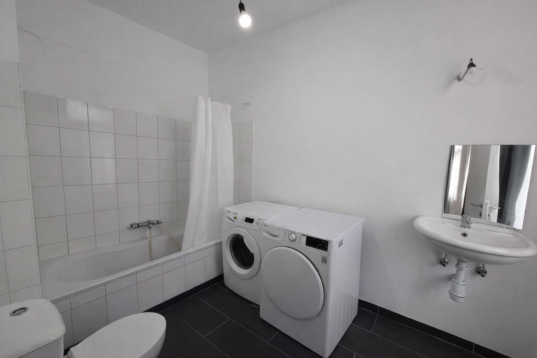 Ruim 1 Slpk app. Met Grote Living - Naast Station! - foto 5