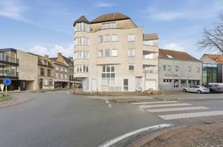 Dit appartement is centraal gelegen in Veurne, op wandelafstand van heel wat voorzieningen (scholen, winkels, openbaar vervoer en het...