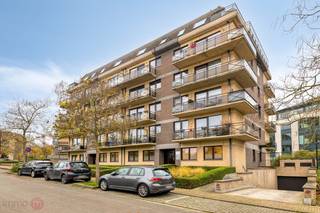 Spacious and Bright Apartment with Two Terraces and a View of the Pond Park in Anderlecht 🌿Discover this beautiful and well-located apartment on the...