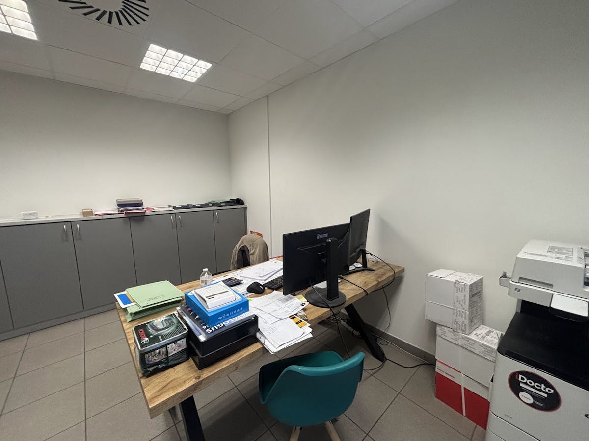 Kantoor te huur van ca. 245 m² te huur in Waregem. - foto 4