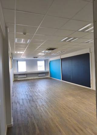 Instapklaar landschapskantoor van ca. 106 m² te huur nabij afrit 13 van de E40. Voorzien van vergaderruimte, kitchenette en moderne afwerking,...