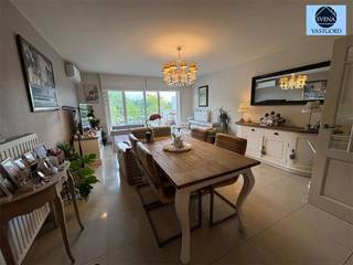 BEL APPARTEMENT DUPLEX DE 2 CHAMBRES À COUCHERPrix indicatif 275 000 eurosCet appartement très bien entretenu est situé au PREMIER ETAGE et dispose...