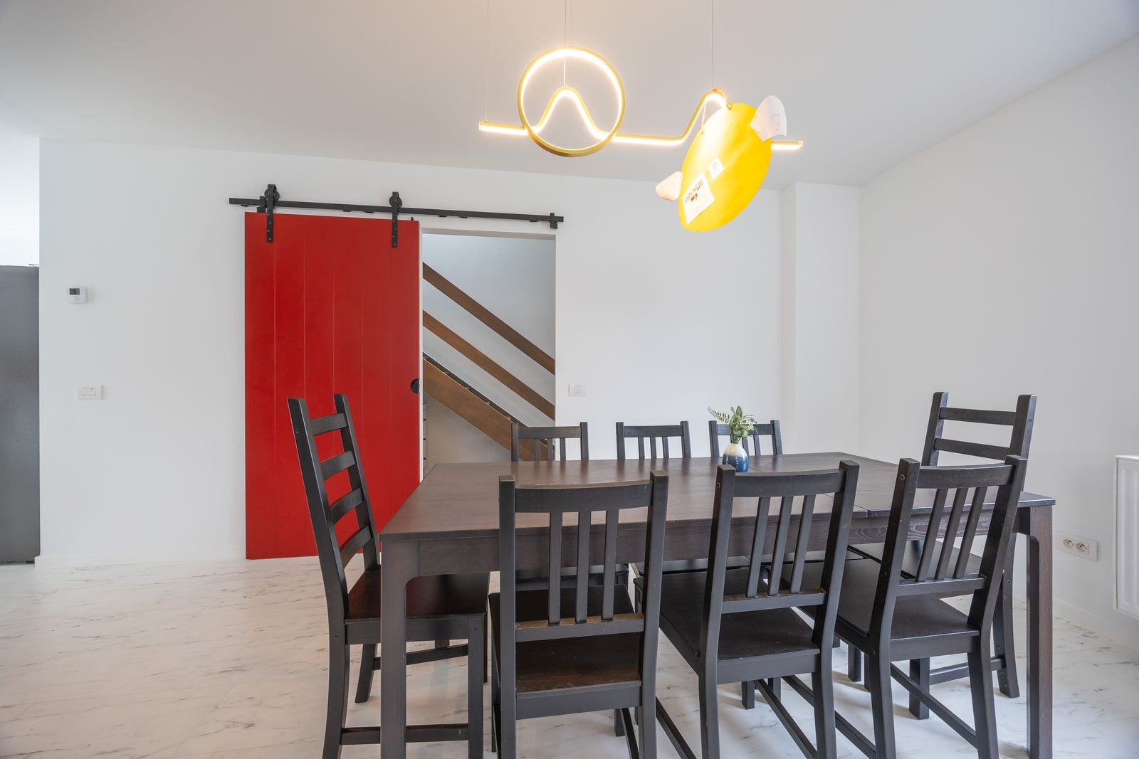 Villa récente indépendante sur un terrain spacieux (1044 m²) - photo 4