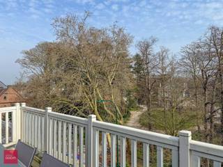 Heel mooi appartement met frontaal zicht op Park Casier.Derde verdieping.Bestaande uit een inkomhall, living, ingerichte keuken, grote berging, 2...