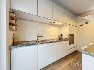 Cette maison semi-mitoyenne moderne et économe en énergie offre un confort de vie exceptionnel. Elle est idéale pour une grande famille ou pour...