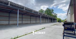 Deze functionele bedrijfshal maakt deel uit van een ruim industrieel terrein van 1,7 hectare, gunstig gelegen op slechts 7,5 km van het centrum...