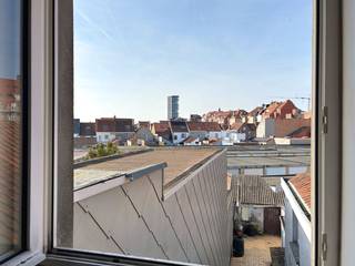 Zeldzaam aanbod in hartje Heist: een uitzonderlijk groot woonhuis met een bewoonbare oppervlakte van ca. 255 m² verdeeld over 4 bouwlagen.Het huis...