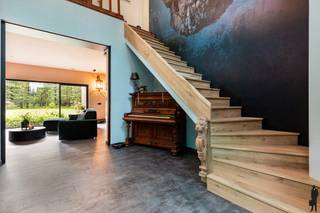 Energiezuinige villa op een perceel van ca. 4.000 m² grenzend aan natuurgebied.Deze volledig afgewerkte villa is gebouwd in 2021 en voorzien...