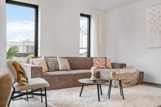 - Appartement neuf en duplex au 2ème et 3ème étage (ascenseur disponible)<br />- Emplacement idéal (Beselarestraat 322, Beselare)<br />- Espace de vie lumineux<br />- Cuisine ouverte avec cellier<br />- 2 chambres à coucher<br />- Salle de bain avec douche, baignoire et double lavabo<br />- Terrasse orientée sud (surface de 9,10 m²)<br />- Cave privative incluse<br />- Possibilité d'achat d'un carport<br />- Chauffage par le sol<br />- Surface habitable : 104 m²<br />- Prix indicatif : 269.500 €