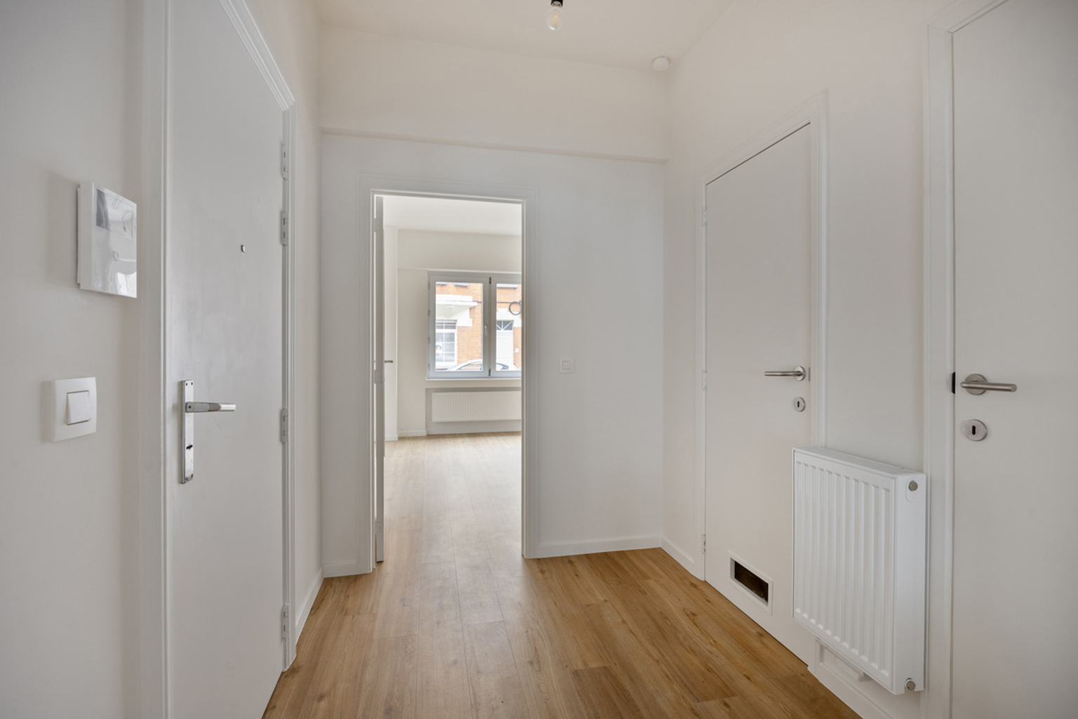 Volledig gerenoveerde gelijkvloerse éénslaapkamerappartement - foto 2