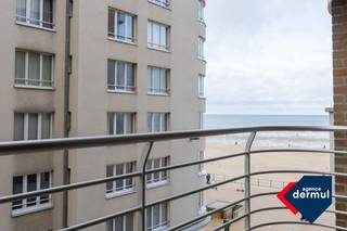 Dit instapklaar gemeubelde 2-slaapkamerappartement met zonneterrasje en lateraal zeezicht is gelegen op de vierde verdieping in Residentie...