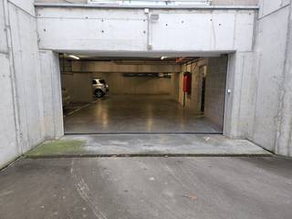 1 ONDERGRONDSE AUTOSTAANPLAATS TE KOOP!RESIDENTIE DE KOUTER.Prijs 15.000 euroMeer info: Igor +32 494 81 13 4...