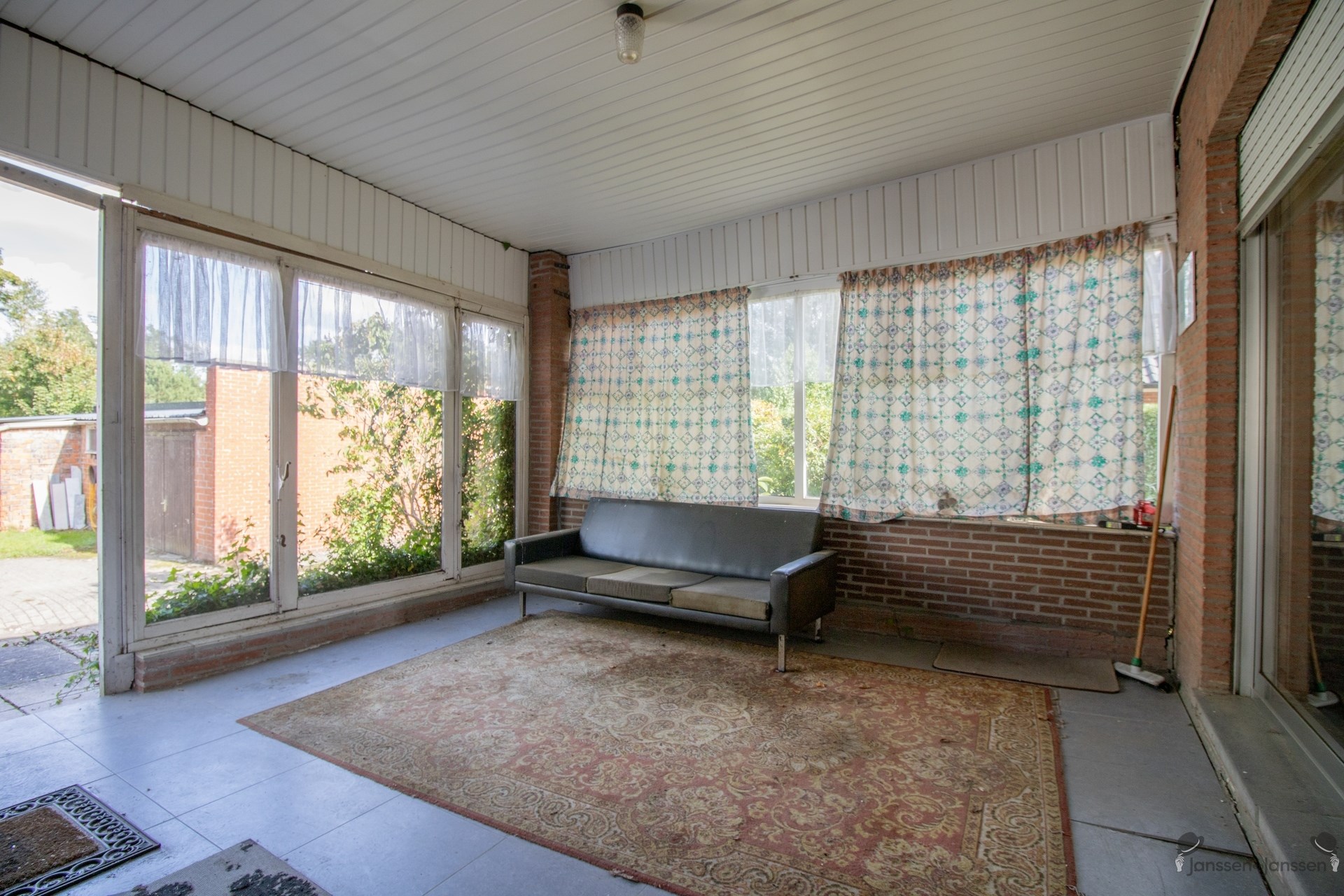Rustig gelegen te renoveren woning met 5 slaapkamers, ruime garage op 3.990 m² - foto 5