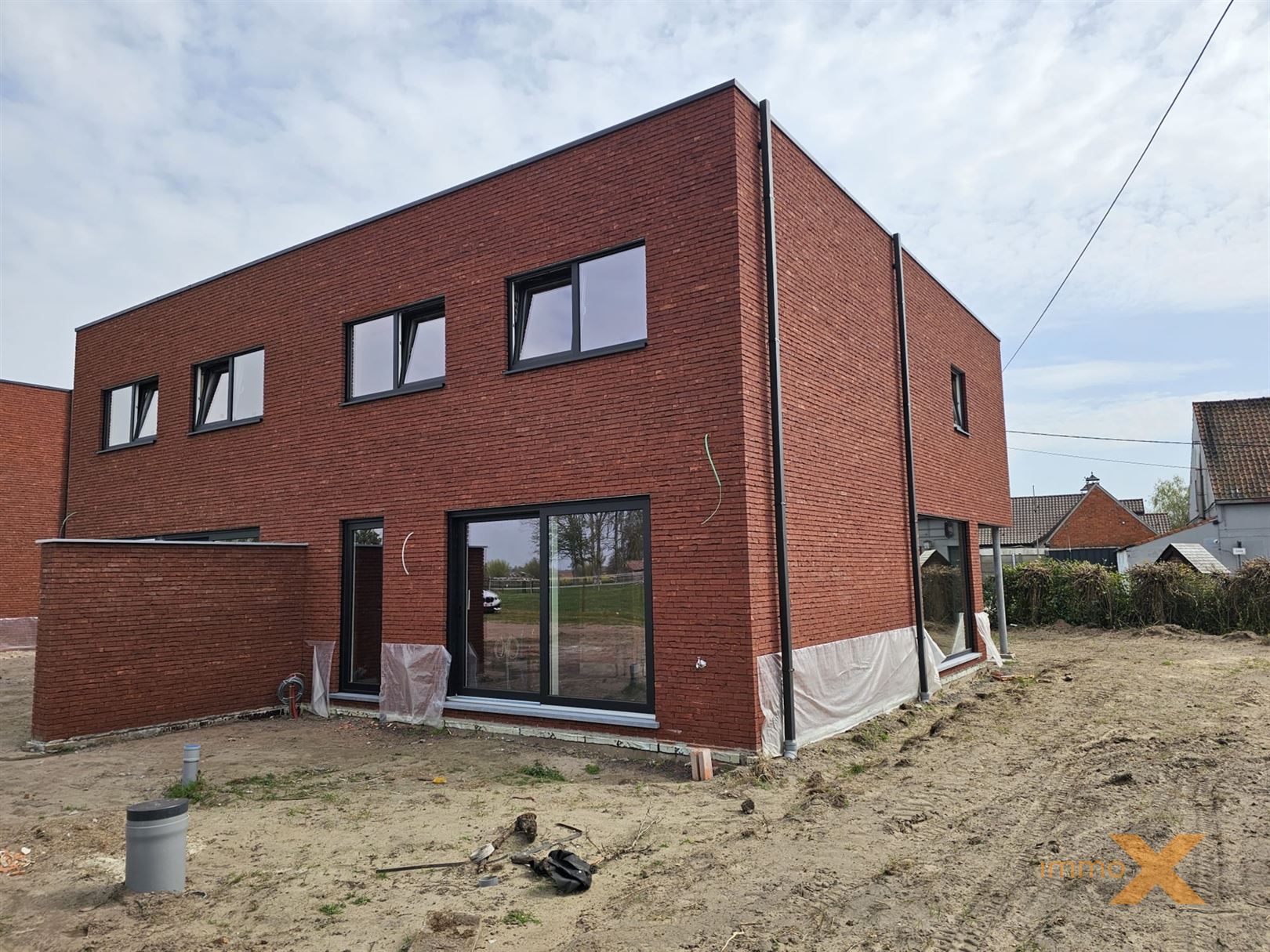 STIJLVOLLE MODERNE NIEUWBOUW MET CARPORT - foto 2