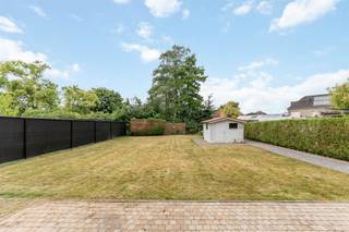 <p><span>Op te frissen HOB met 3 slaapkamers gelegen op een perceel van 5a75ca in de Pauwenlaan te Paal.</span></p><p><span> </span></p><p><span>Belangrijkste troeven:</span></p><p><span>- Centrale ligging en gelegen in een kindvriendelijke wijk te Paal.</span></p><p><span>- Op te frissen maar goed onderhouden</span></p><p><span>- 3 slaapkamers</span></p><p><span>- Zolder met potentieel</span></p><p><span>- Volledig omheinde tuin met tuinhuis</span></p><p><span>- Inpandige garage</span></p><p><span>- Ruim en zonnig terras</span></p><p><span> </span></p><p><span>Bekijk zeker ook de foto's en de grondplannen met de afmetingen. Zo krijgt u van thuis uit al een perfect beeld van wat deze woning te bieden heeft!</span></p><p><span> </span></p><p><span>Wenst u meer info of een vrijblijvende bezichtiging, contacteer dan ons kantoor op het nummer 011 85 15 15 en wij helpen u graag verder.</span></p>